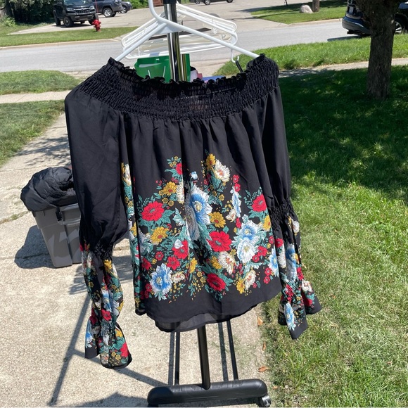 Forever 21 Off-Shoulder Floral Blouse - Picture 3 of 5